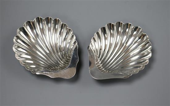 A matched pair of late Victorian silver butter shells, Sheffield, 1894/5, 3.5 oz.